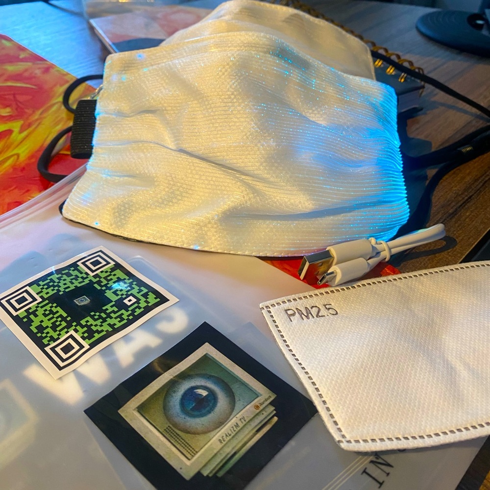 OFFICIAL Colorful LED Face-mask Realizm TV (WHITE)